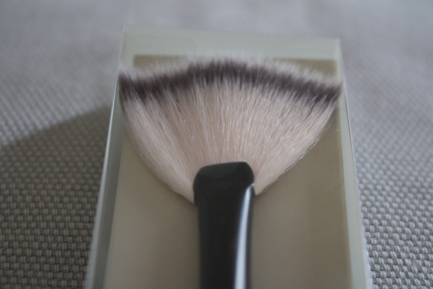 pennello a ventaglio per sfumare il blush