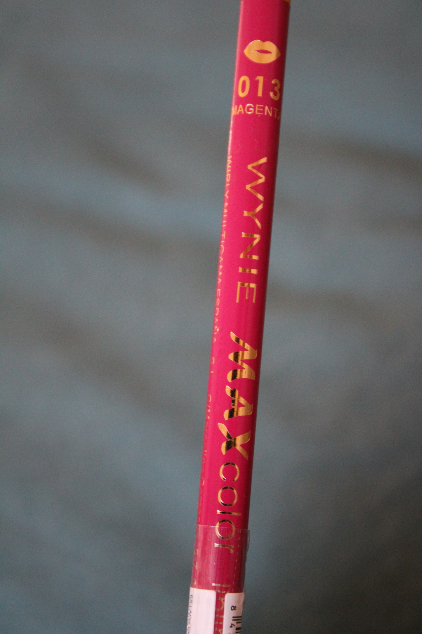 Matita in legno labbra 013