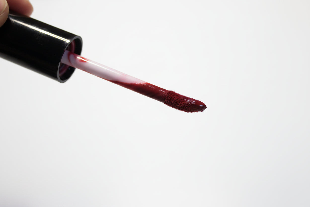 lipgloss bordeaux con olio di ricino