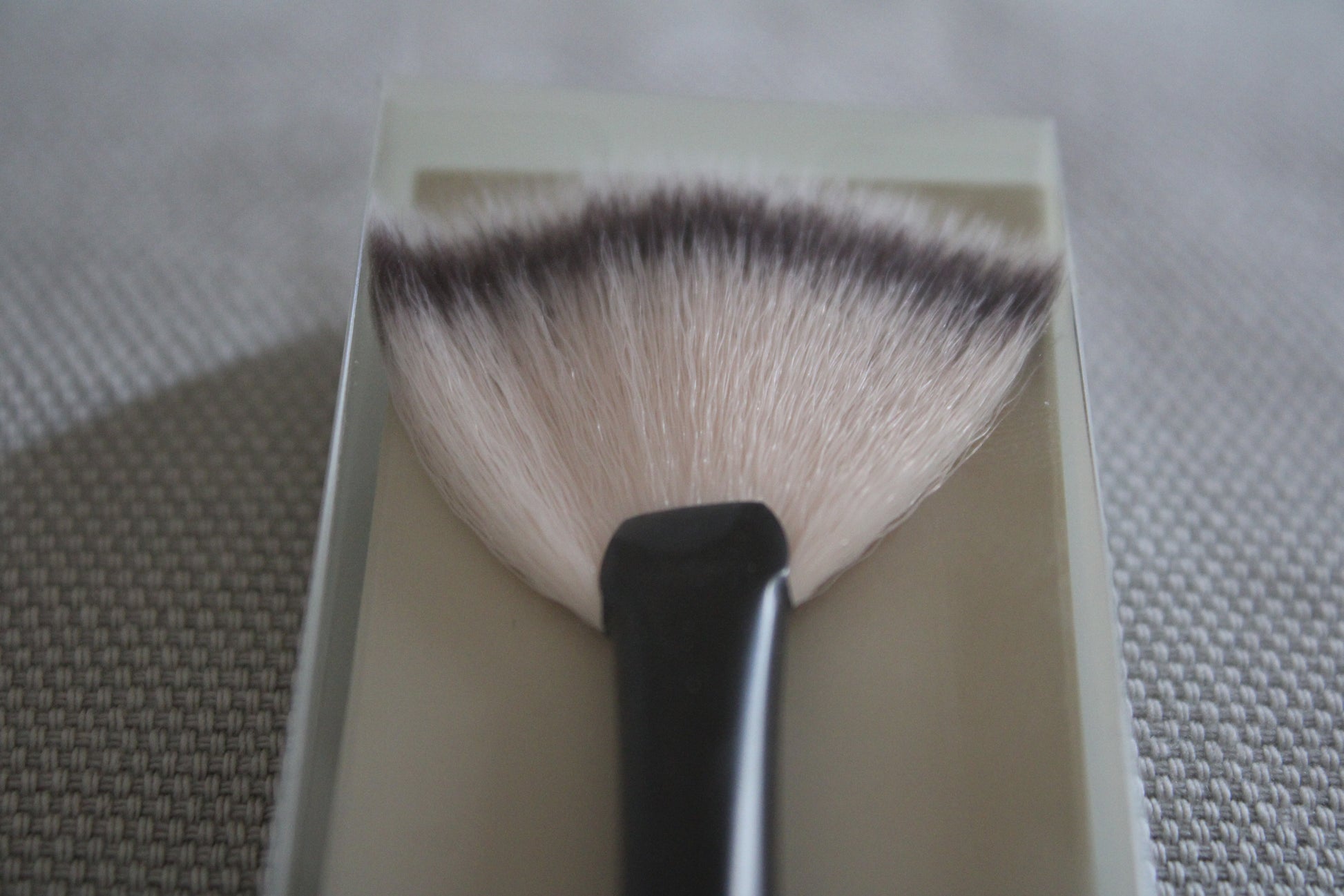 pennello a ventaglio per sfumare il blush