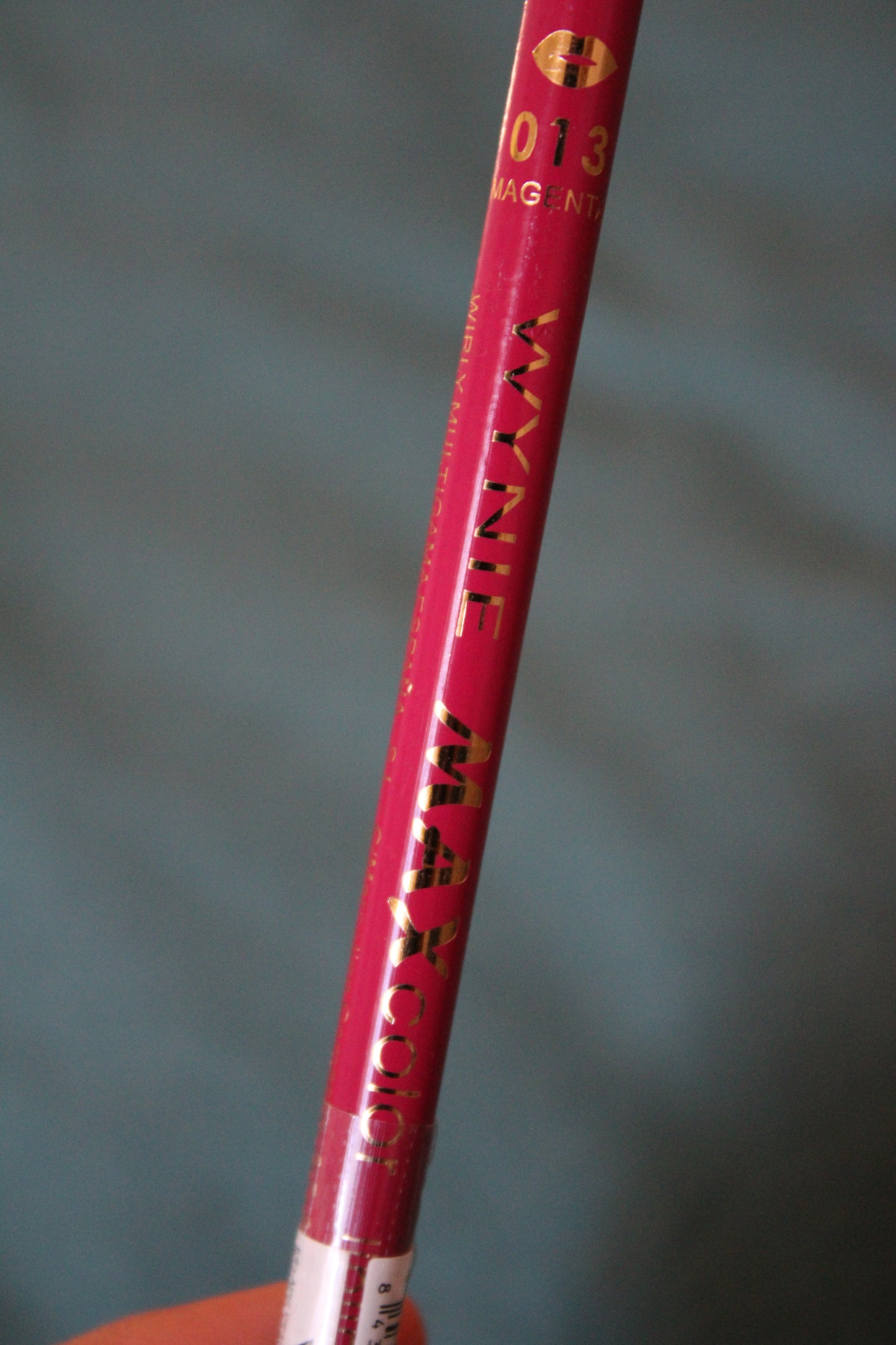 Matita in legno labbra 013